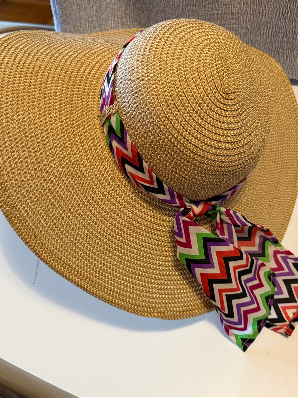 Lids floppy straw beach hat with scarf. Holders for scarf. One size. Wide brim
